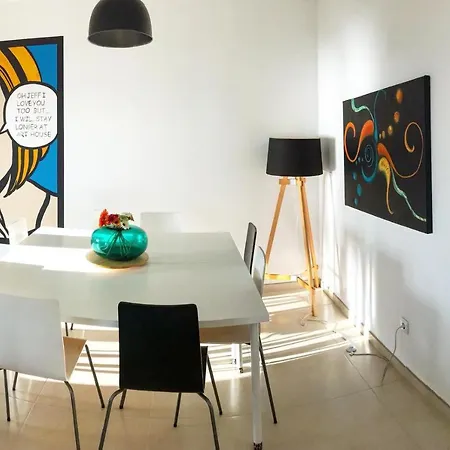 בית הארחה Arthouse Surf *